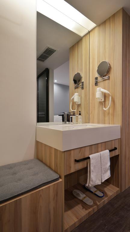 Hanting Premium Hotel Shanghai South Xizang Road Exterior foto